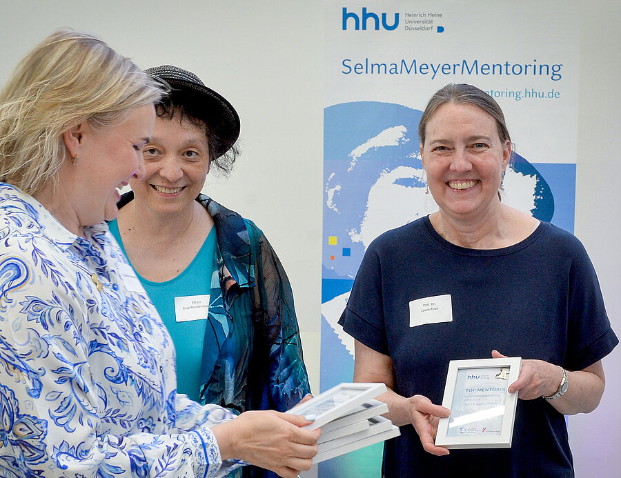 Laura Rose receiving the "Top Mentor" award at the 20th anniversary celebration of the Selma Meyer Mentoring programme